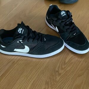 Nike sbs skateboard shoes